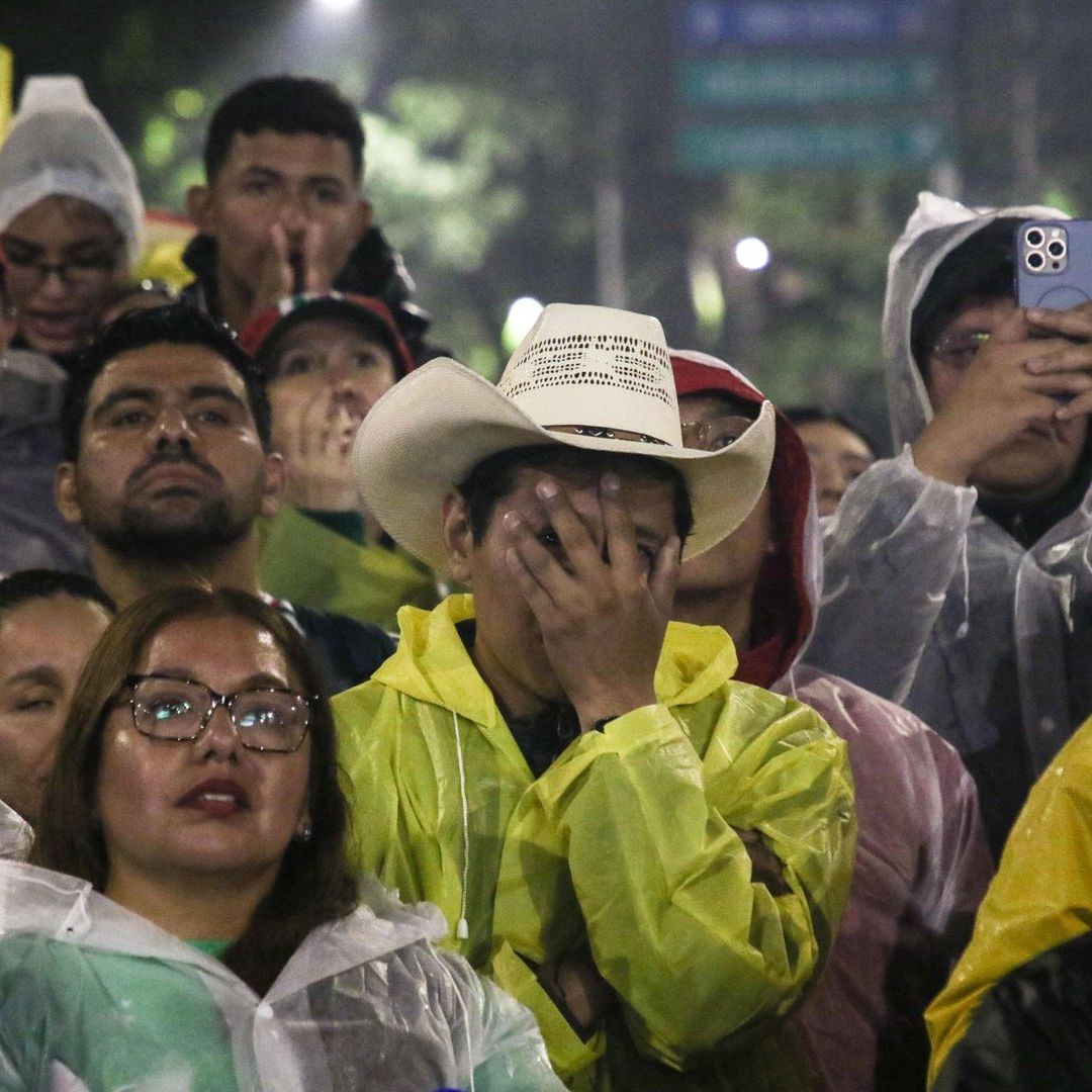 Aficionados lamentan la derrota de México